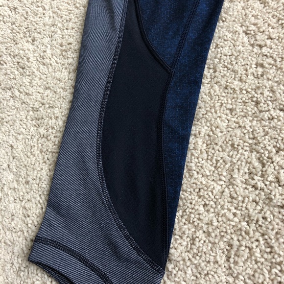 SOLD Lululemon Wunder Under Crop - Sashiko - Picture 4 of 9